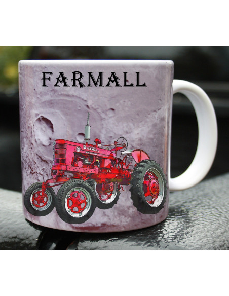 Foto hrneček traktor Mc Cormick Farmall
